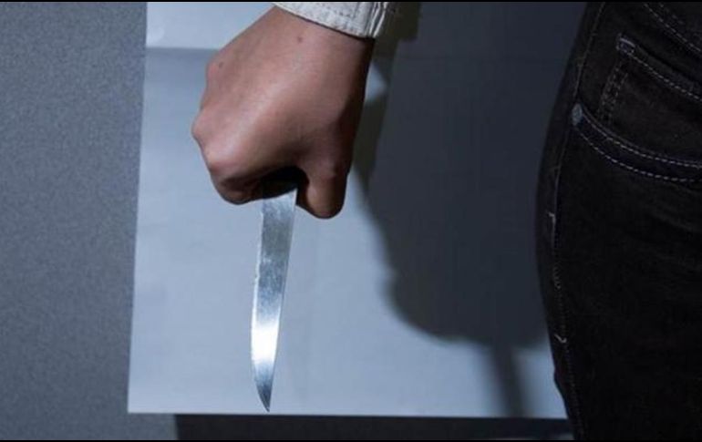 La mujer dijo a un medio local que su novio se sorprendió y entró en pánico cuando lo atrapó e incluso la atacó cuando intervino para salvar a su hija. El Universal