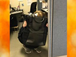 La idea es que, en caso de un tiroteo, el niño pueda usar la mochila como un escudo, pero se deben tener en cuenta varios factores, como el tipo de protección que quieren, el tamaño y el peso. EFE / The Home Security Superstore