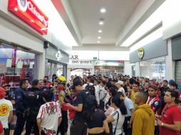 Chivahermanos querían los boletos prometidos por los jugadores tras empatar el Clásico Tapatío la semana pasada y al ver la goleada de ayer sobre Necaxa. EL INFORMADOR / J. Velazco