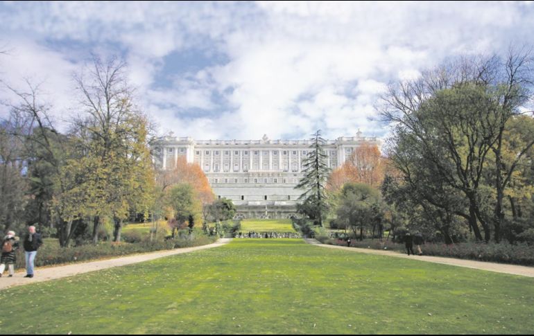 Palacio real de Madrid. Uno  de los más lujosos y grandes del Viejo Continente. Su fachada te dejará sin aliento. EL INFORMADOR/F. González