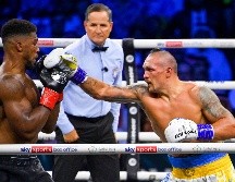 Oleksandr Usyk mostró un mejor boxeo durante toda la pelea y ganó a Anthony Joshua por decisión dividida. EFE