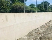 Organizaciones defensoras de migrantes critican la iniciativa del muro por considerar que provocará 