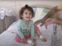 En Turquía, una pequeña nena dos años mordió gasta la muerte a una serpiente que la atacó primero en el labio. ESPECIAL.