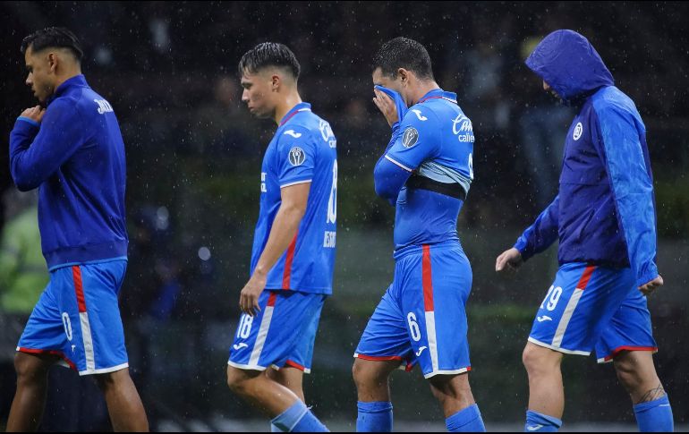 La molestia siguió a las afueras de La Noria y es que la histórica derrota ante el odiado rival, caló hondo en el seno cruzazulino.  IMAGO7