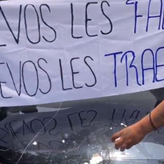 "Esto no es Chivas"; afición de Cruz Azul recrimina a Antuna y dan "huevazo" a su coche