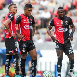 A los Bicampeones no les va bien defendiendo la corona