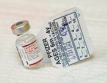 La nueva actualización analizó los diagnósticos de COVID-19 reportados entre marzo y junio en el estudio actual de Pfizer sobre la vacuna de tres dosis. AP/M. Altaffer