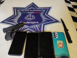 Los policías que participaron en la detención recuperaron cuatro teléfonos celulares. ESPECIAL/Policía de Guadalajara