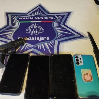 Roban a mano armada a clientes de un café en Jesús García