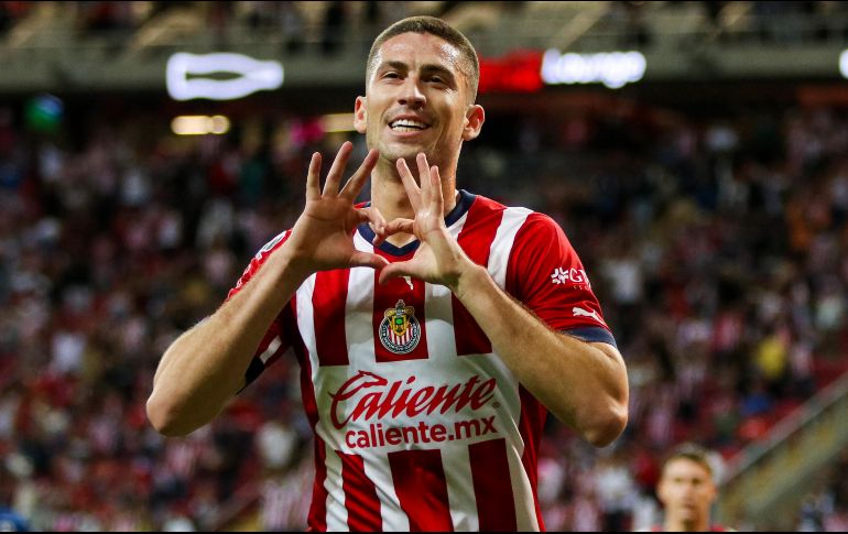 Tras cortar la mala racha, el delantero de Chivas podría retomar la confianza que en algún momento lo llevó a ser el mejor atacante mexicano de la Liga MX. IMAGO7