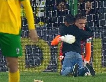Fue la imagen de un pequeño consolando a su ídolo. Un momento que el futbol argentino no debe olvidar nunca y que debe servir como el verdadero reflejo de lo que es el futbol. ESPECIAL