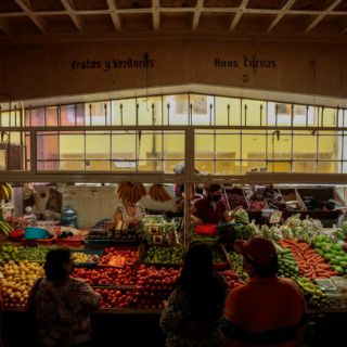 En ocho meses suben 21 pesos la papa y 18 pesos la naranja