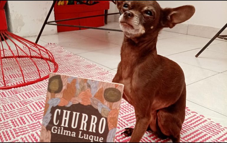 El logotipo de la editorial fue diseñado por el editor Clemente Orozco Farías, quien retomó la imagen de un pequeño perro chihuahua color negro de nombre Sargento Cuff. CORTESÍA