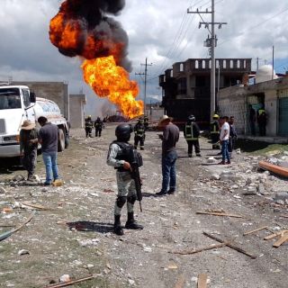 Reportan gran explosión en ducto de Pemex en Puebla