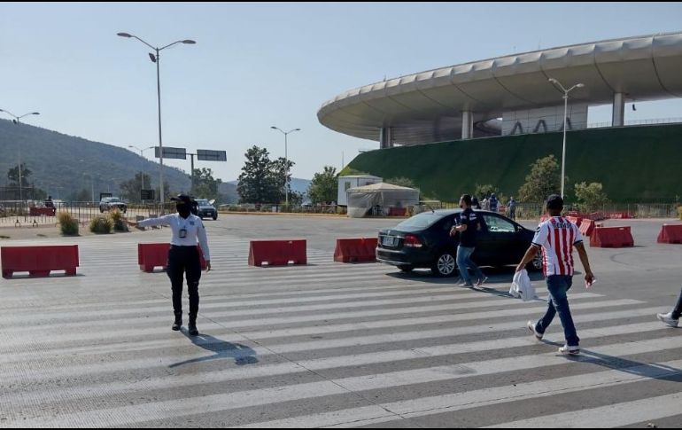 Las autoridades no especificaron cuántos elementos de la Policía Vial en total realizarán el despliegue en el recinto de las Chivas. ESPECIAL