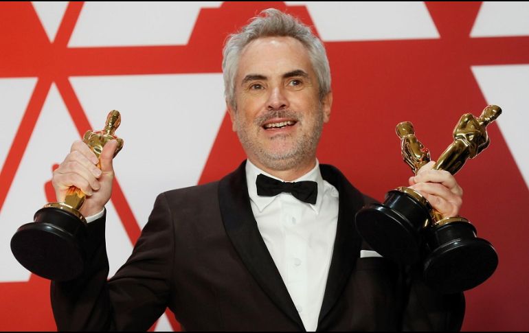 En sus vitrinas, Alfonso Cuarón tiene los premios de la Academia a Dirección (
