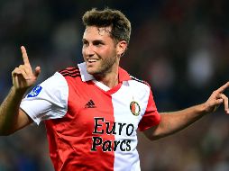 El equipo del mexicano ganó 4-0 y de momento son líderes de la Eredivisie con 10 puntos. EFE / O. Kraak