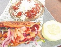 Quesadilla de pulpo enchilado y taco choyero (al frente). Dos adiciones que han enriquecido un menú que en sí ya es generoso y de buen sabor. EL INFORMADOR/F. González