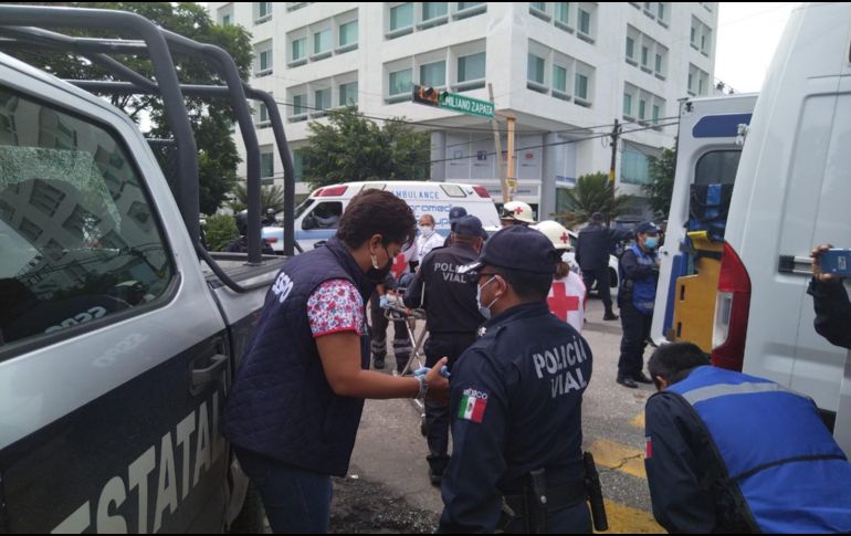 La SSPO confirmó que fueron ocho policías uniformados quienes resultaron lesionados, ninguno de ellos se encuentra en código rojo. TWITTER / @DaliaBnoyola