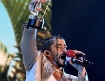 Bad Bunny besó a otro hombre y el internet enloqueció. ESPECIAL
