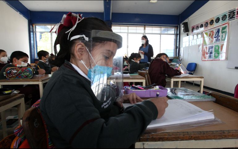 El presidente de Kumon México, Luis Chiba, recomienda que acudan a clases extra escolares para poder regularizarlos. EL INFORMADOR / ARCHIVO