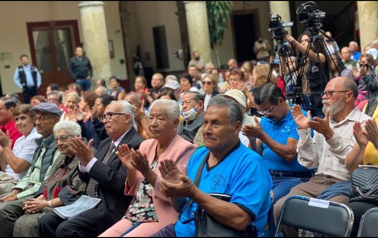 Al finalizar el foro, se entregaron reconocimientos a adultos mayores destacados en el ámbito deportivo, académico, activismo social y empresarial. ESPECIAL
