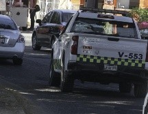 La Secretaría de Seguridad de Jalisco informó que los oficiales se encuentran bajo investigación por parte del área de la Dirección de Asuntos Internos por “un posible exceso en el uso de la fuerza