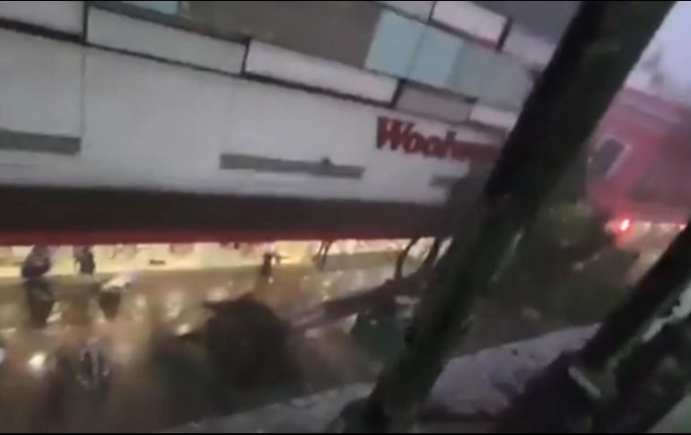 La noche del lunes, la ciudad de Puebla fue azotada por lluvias intensas y vientos de 45 kilómetros. ESPECIAL