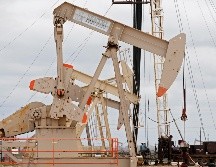 El barril de Brent para entrega en octubre perdió 5.50% a 99.31 dólares, cerrando por debajo de los 100 dólares. EFE/ARCHIVO