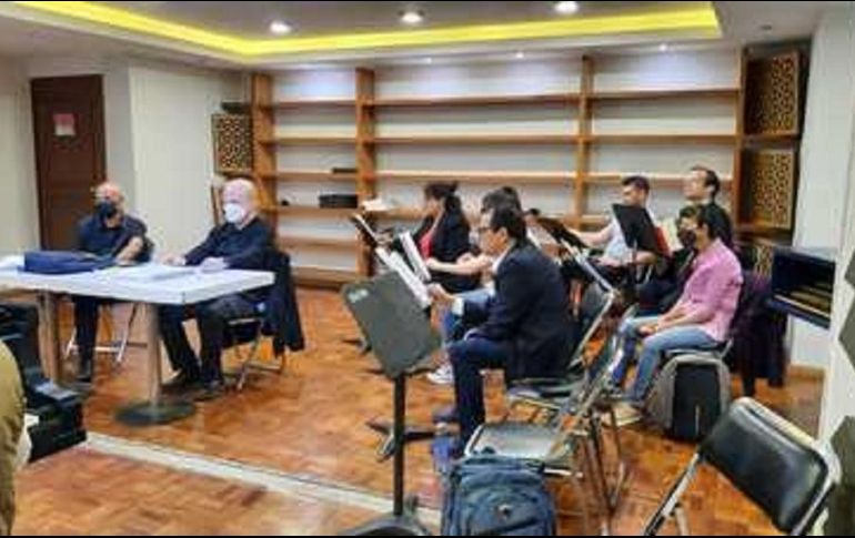 Diemecke subraya que cada obra tiene un carácter distinto; la música tiene una historia que decir, transmite sensaciones y sentimientos que son emitidos a través de los instrumentos de una orquesta. CORTESÍA / SC federal