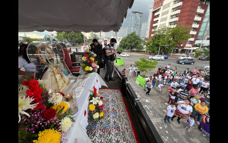 La Virgen de Zapopan arribó en manos de elementos de la Coordinación Municipal de Protección Civil y Bomberos de Guadalajara. EL INFORMADOR/A. Navarro
