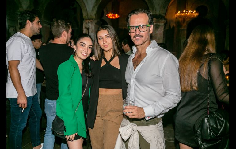 María Fernanda Heredia, Alondra Hernández y Óscar Naveja. GENTE BIEN JALISCO/Jorge Soltero