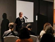 Entre anécdotas y remembranzas, Gabriela Sáenz Carrillo mencionó que “este cuadro de Orozco es el último que resguardaba la familia y ahora se integra al acervo