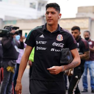 ¿Dará el salto? Ajax habría recibido millonaria oferta por Edson Álvarez