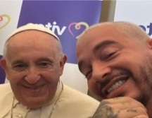 J Balvin suele ser uno de los artistas más activos en redes sociales, así lo dejó ver el día de hoy, esto tras compartir en su cuenta de Instagram sus imágenes al lado del Papa. INSTAGRAM / jbalvin