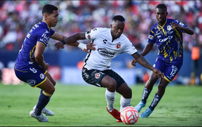 Atlético de San Luis se queda en la novena posición con 15 puntos, mientras que los Xolos de Tijuana se ubican en la décima plaza con la misma cantidad de unidades. IMAGO7