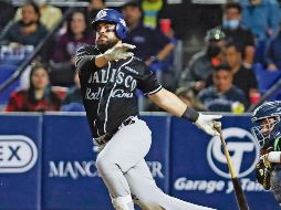 Fernando Flores, además de su talento detrás del plato, también sabe responder con el madero. ESPECIAL/Charros de Jalisco