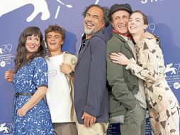 De izquierda a derecha: Griselda Siciliani, Iker Sánchez Solano, Alejandro González Iñárritu, Daniel Giménez Cacho y  Ximena Lamadrid. AP
