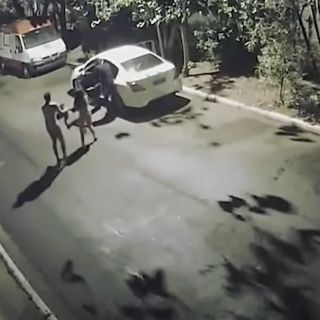 ¡Los cacharon! En plena acción asaltan a pareja y así los dejaron (VIDEO)