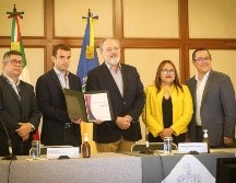 Por los rojinegros del Atlas estuvo presente José Riestra López, presidente, quien agradeció el hecho de que se haya tomado en cuenta al club que recientemente levantó un par de trofeos de campeón. ESPECIAL / Atlas FC