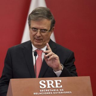 ¡Qué moderno! Marcelo Ebrard muestra cómo elige su foto de perfil