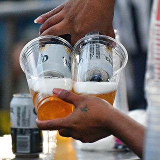 ¿Venderán o no cerveza en estadios de Qatar 2022?