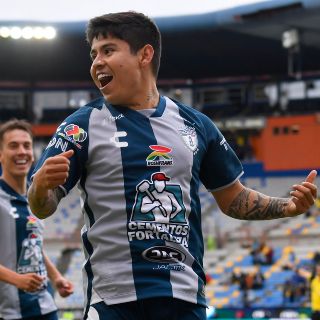 Pachuca le pega al Santos con "Chofis" encendido
