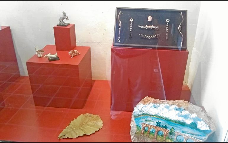 “Hoy: ópalo, obsidiana y agave”. Entre las piezas que conforman esta muestra hay joyería fina hecha de cantera de ópalo, plata y diversos materiales extraídos de minas aledañas a Magdalena. ESPECIAL