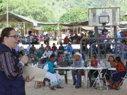 Durante la gira, la titular de la CEDHJ fue recibida por el alcalde de Colotlán, Julián Quezada Santoyo. ESPECIAL / CEDHJ