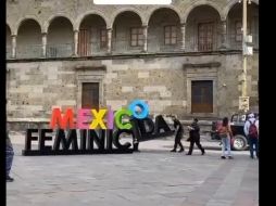 En un video se denunció que elementos de la Policía Estatal acercaron una patrulla al lugar, cargaron las letras y se las llevaron. ESPECIAL/CAPTURA DE VIDEO