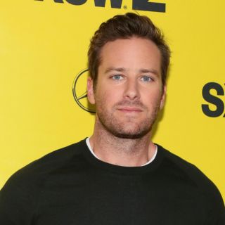 Amigos de Armie Hammer temen que recaiga en el alcoholismo