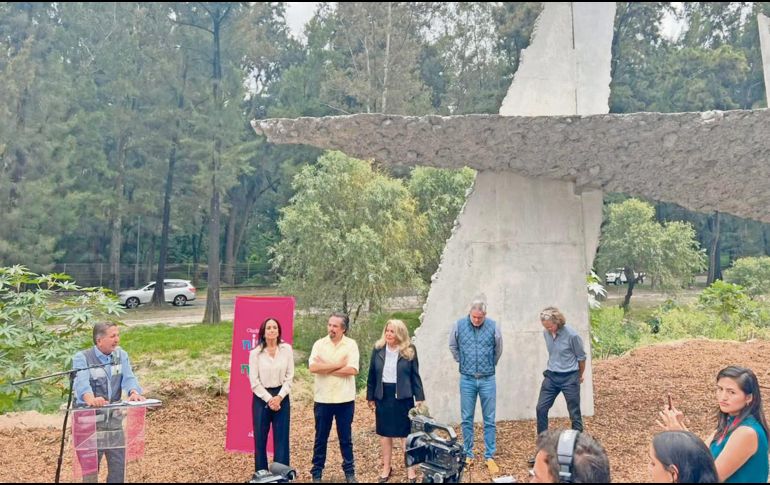 La escultura monumental mide 15 metros y pesa 80 toneladas. CORTESÍA