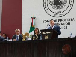 En compañía del secretario de Gobernación, Adán Augusto López, Julio Menchaca asumió como gobernador constitucional de Hidalgo. ESPECIAL