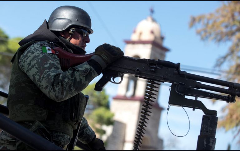 López Obrador reitera que la Guardia Nacional debe de ser una rama más de la Secretaría de la Defensa Nacional (Sedena) y debe de tener un mando militar. EFE / ARCHIVO